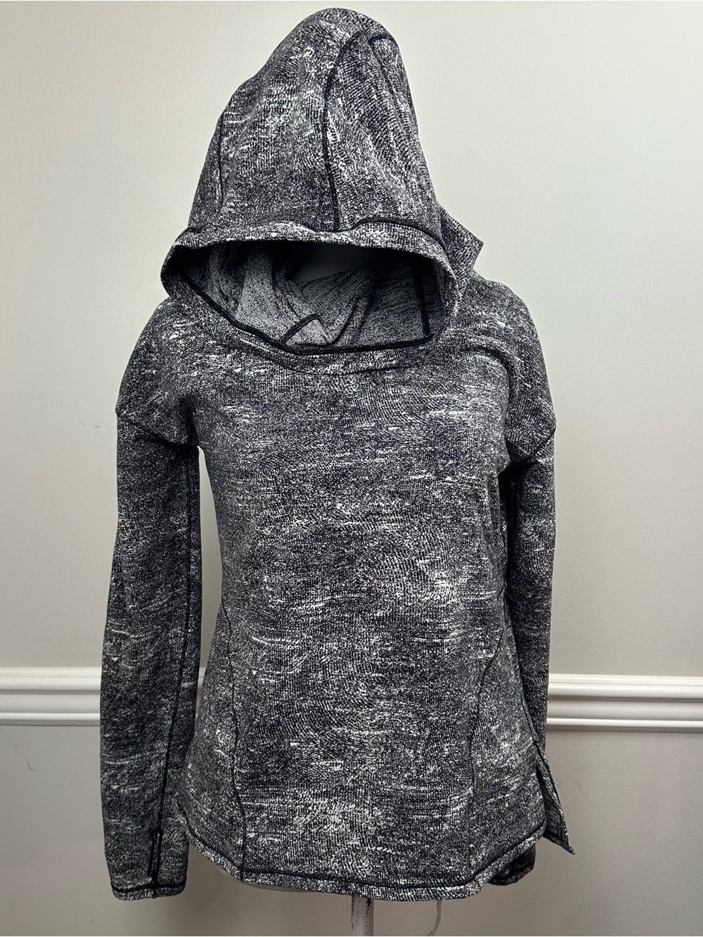 lululemon athletica Marled Charcoal Gray/black Hooded Pullover 6
